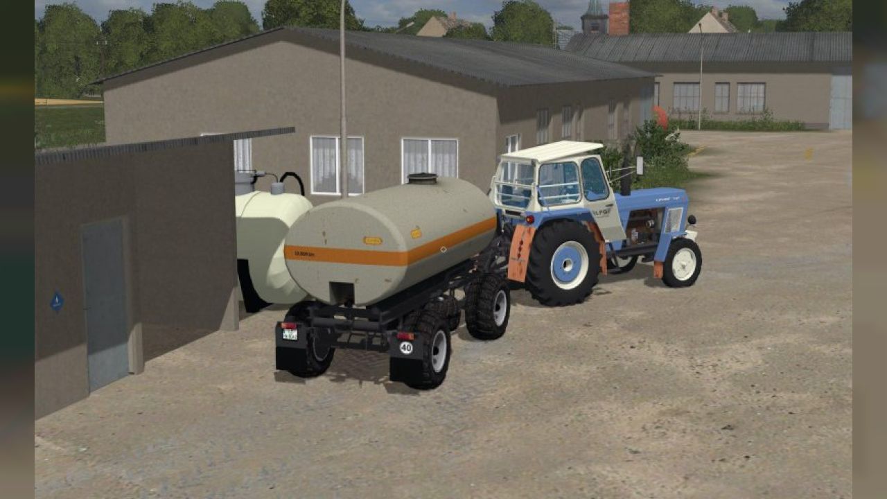 Fortschritt HW80 chassis with water tank