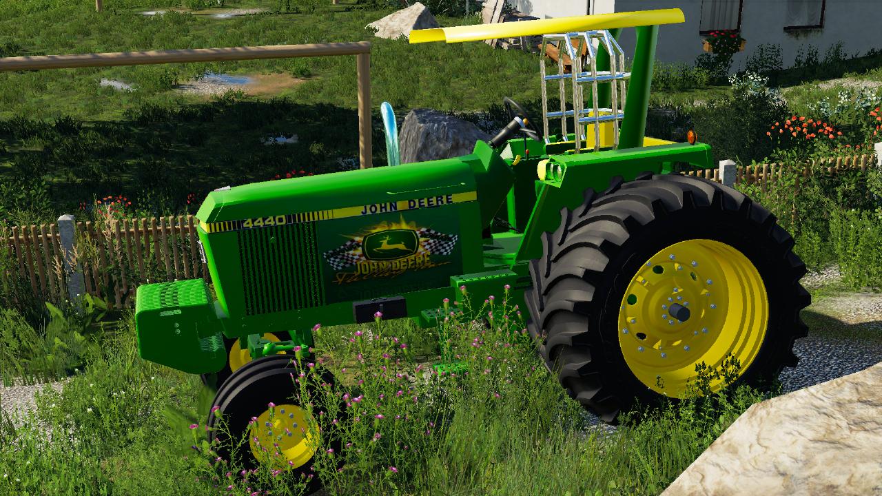 John Deere 4440