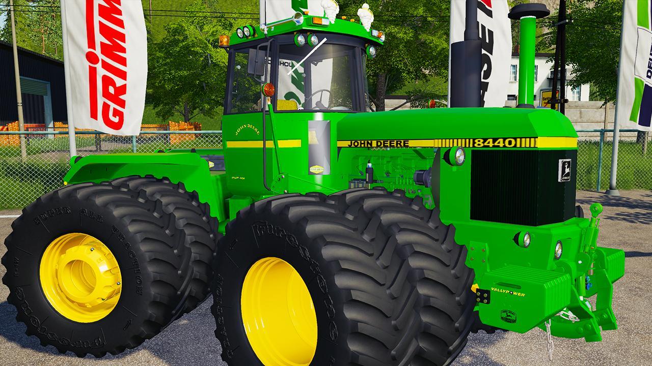 John Deere 8440