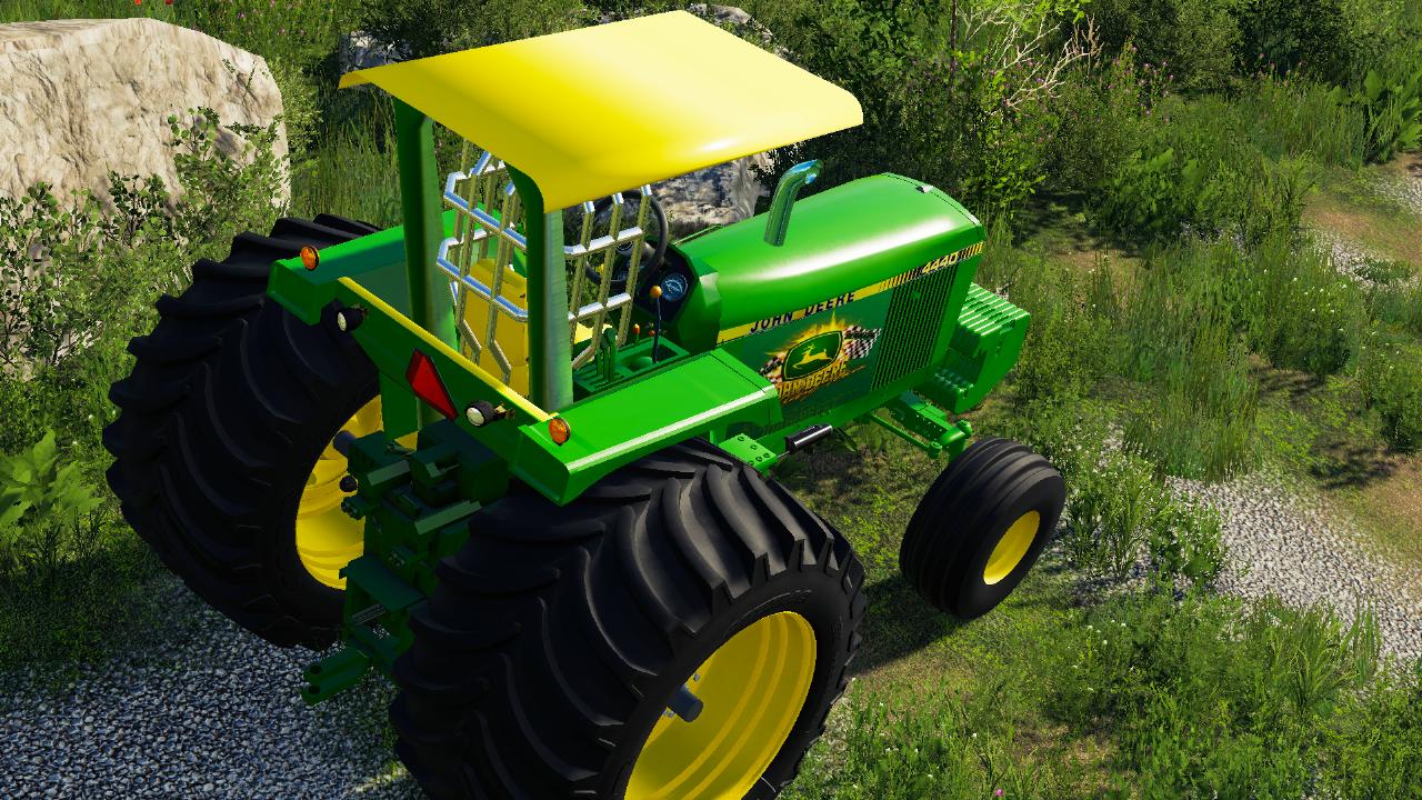 John Deere 4440