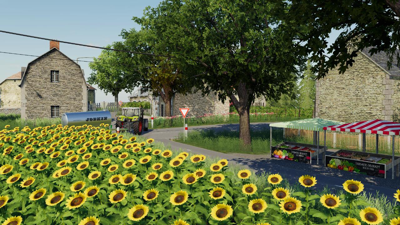 Beginning of the village and surrounding fields ๐