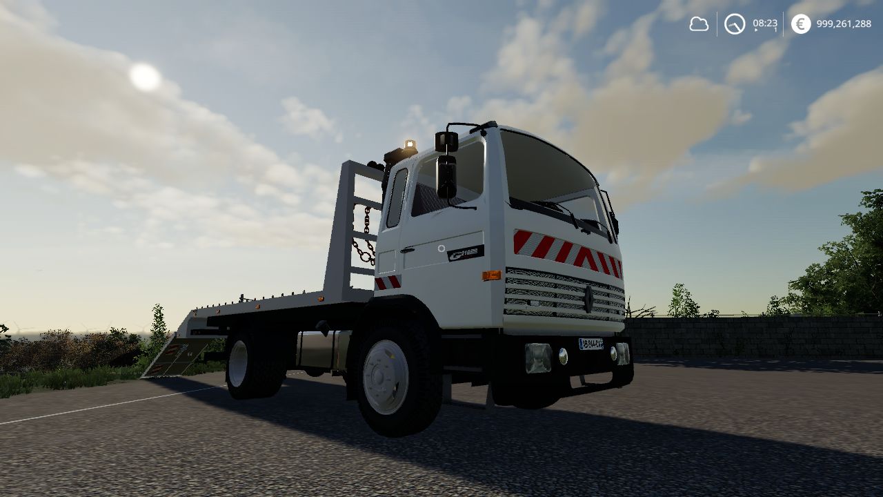 Renault G210 tow truck