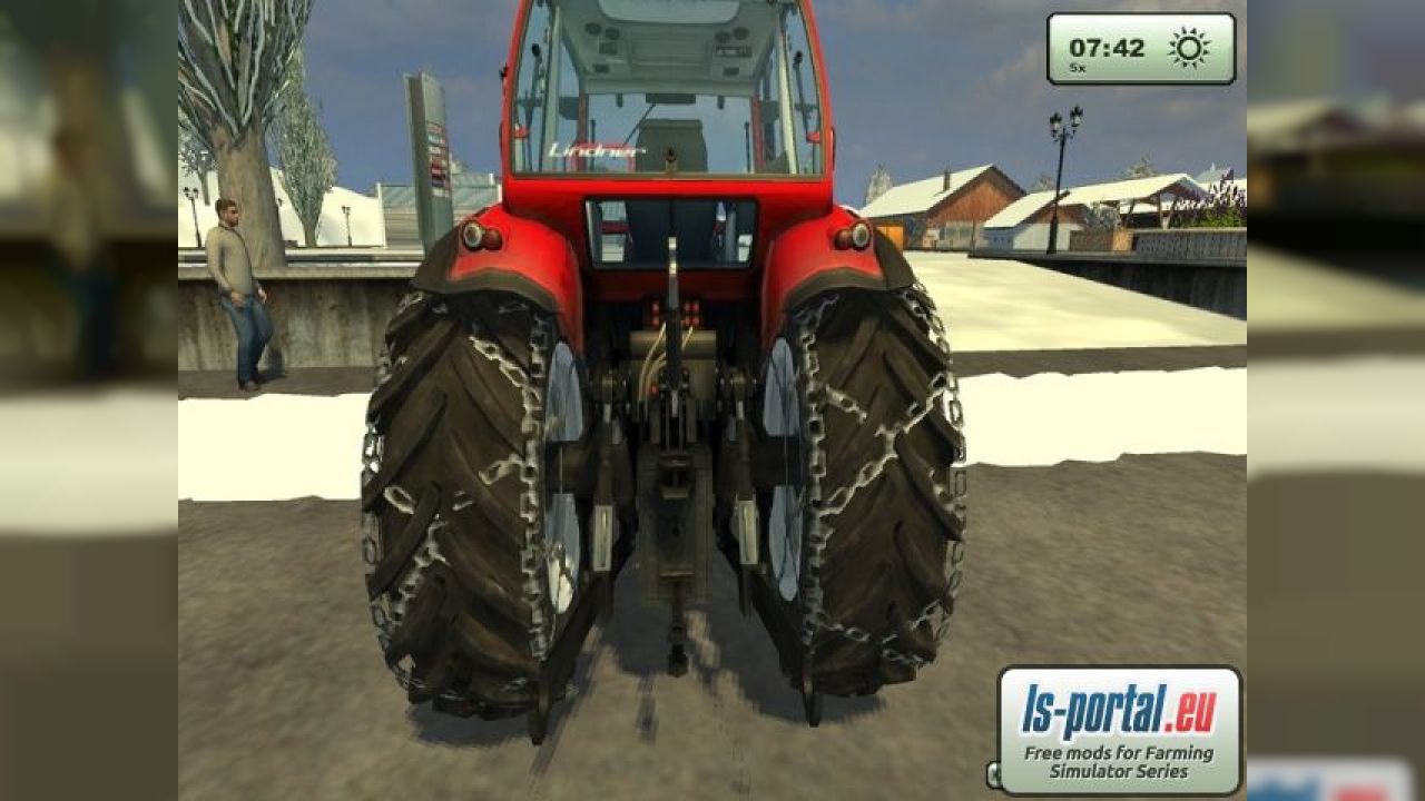Lindner Geotrac 94 with chains