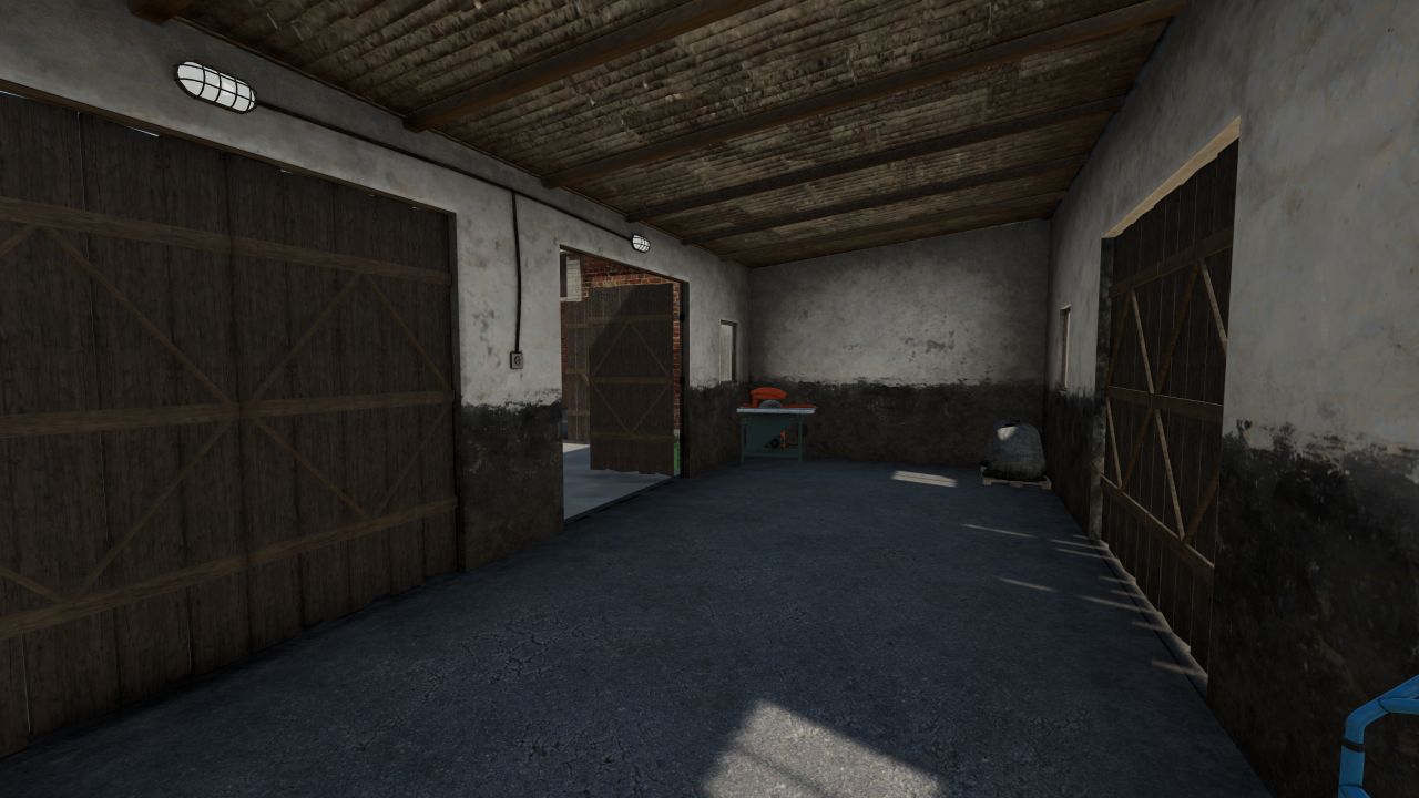 Дом с сараями