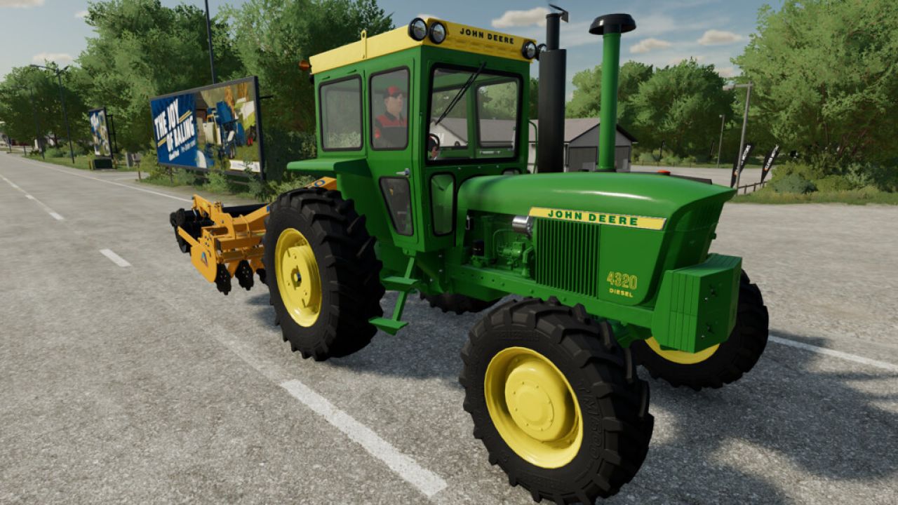 John Deere 4320