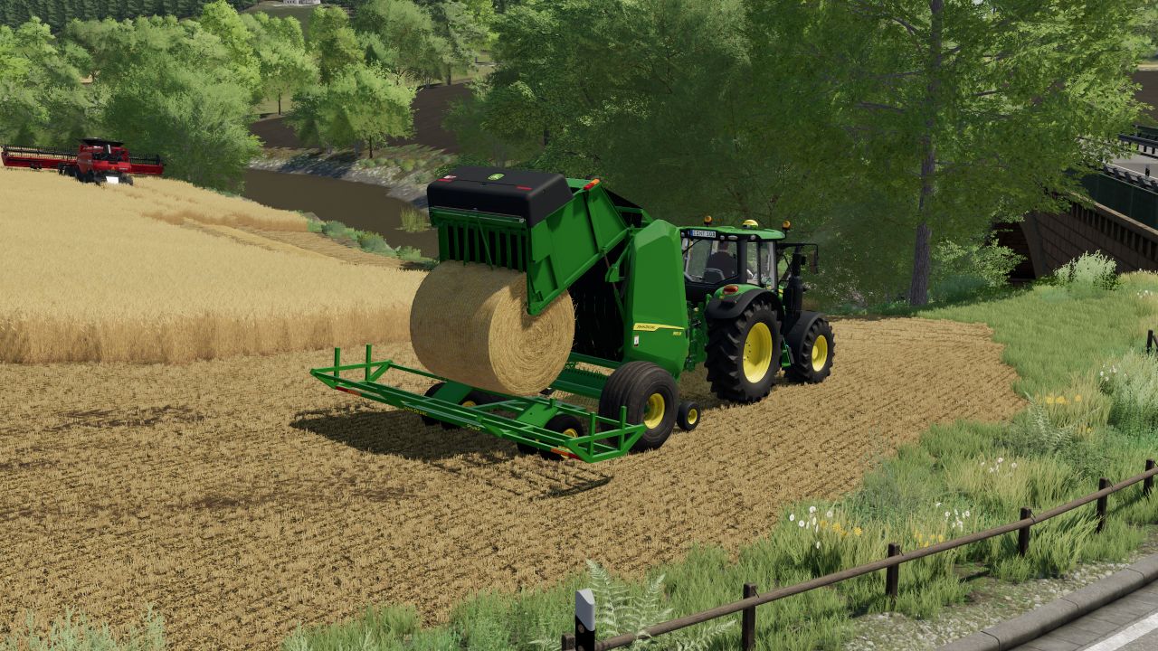John Deere 561R + Accumulator