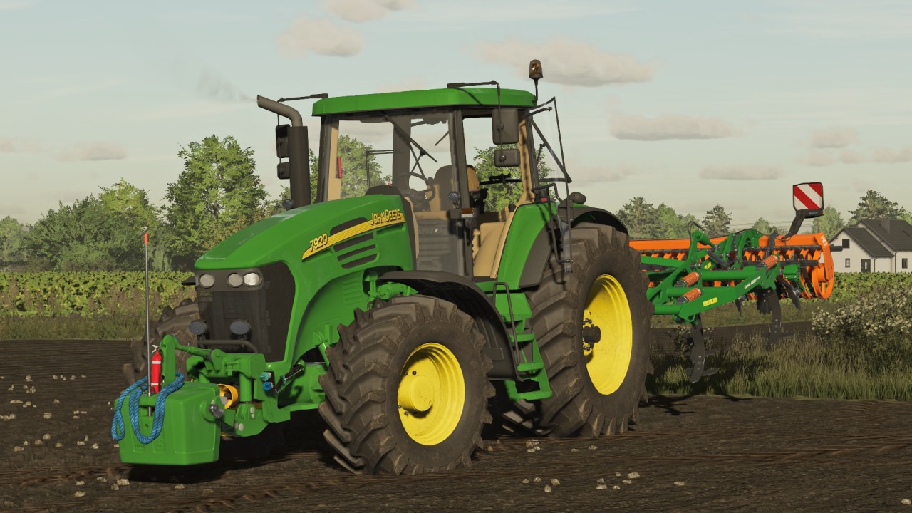 John Deere 7020