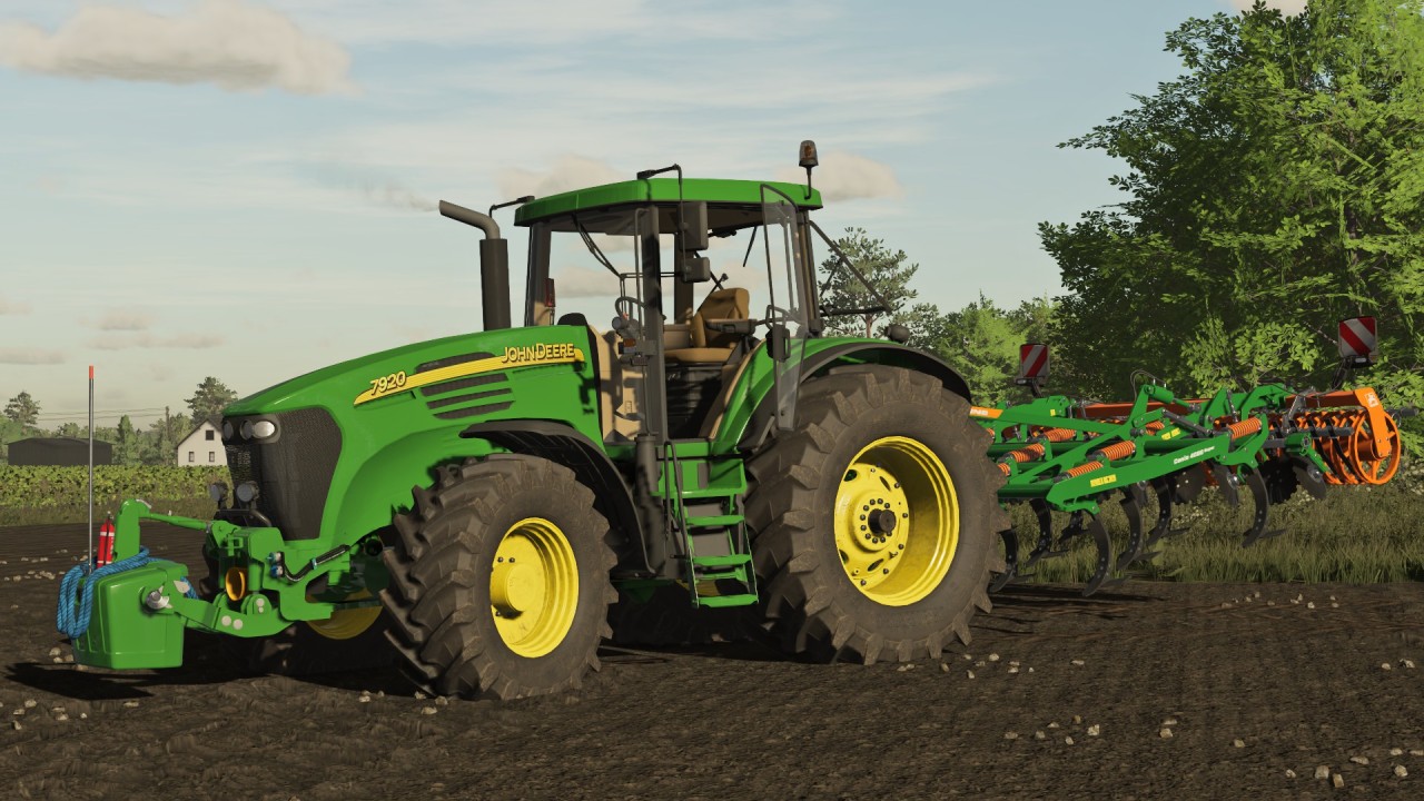 John Deere 7020