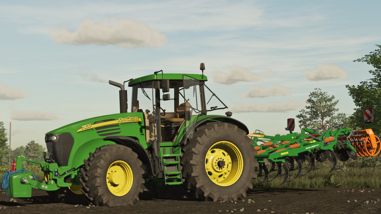 John Deere 7020