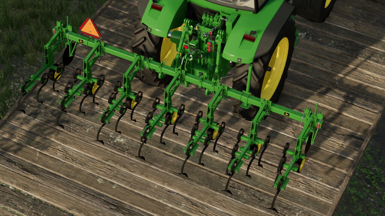 John Deere 825