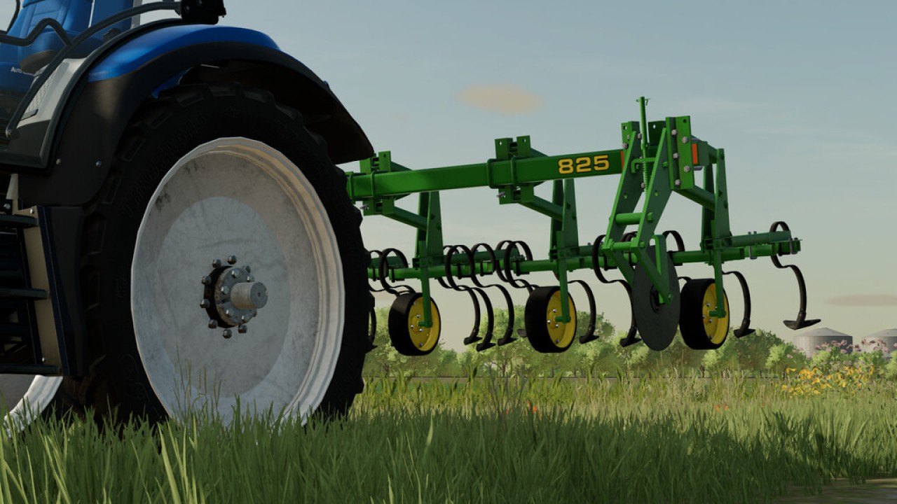 John Deere 825