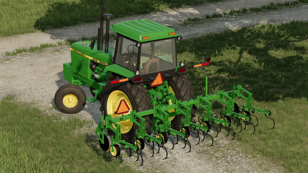 John Deere 825 Row-Crop