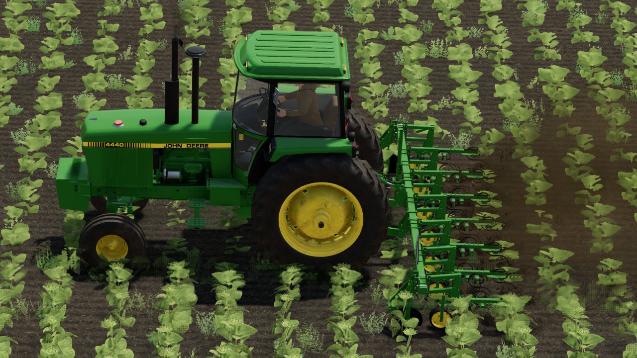 John Deere 825 Row-Crop Cultivator