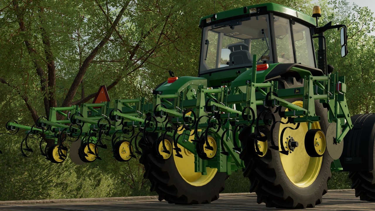 John Deere 825 Row-Crop Cultivator