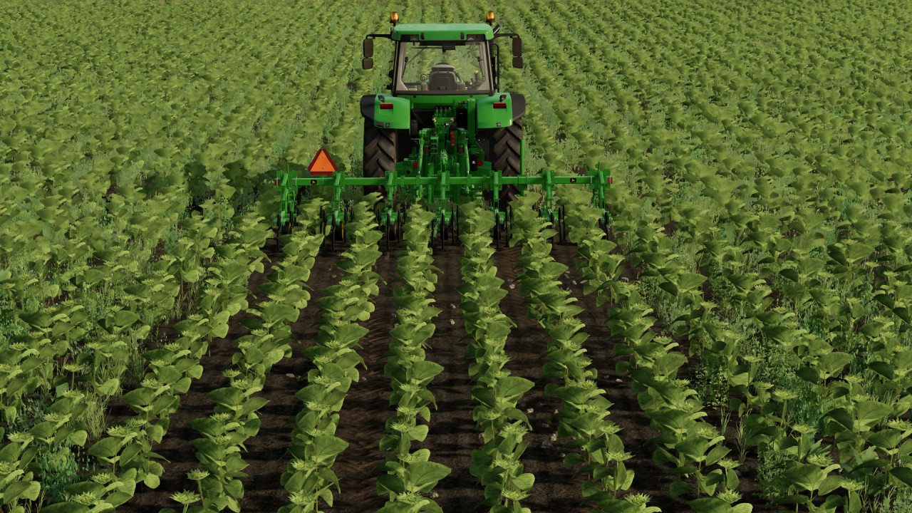 John Deere 825 Row-Crop