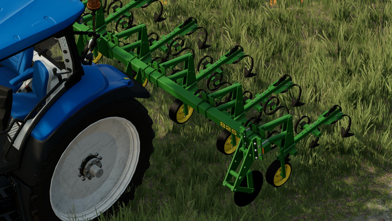 John Deere 825 Row-Crop Cultivator