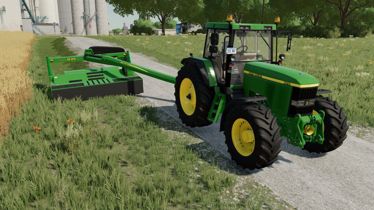 John Deere 835