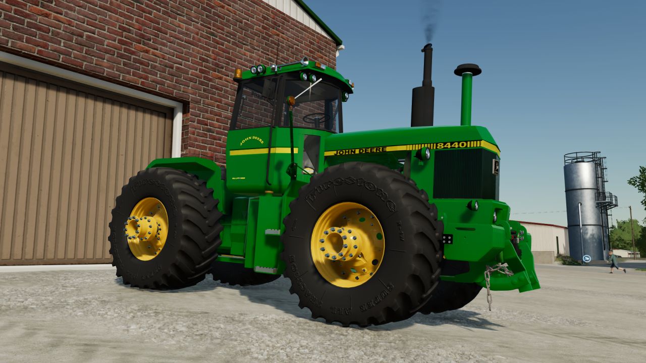 John Deere 8440