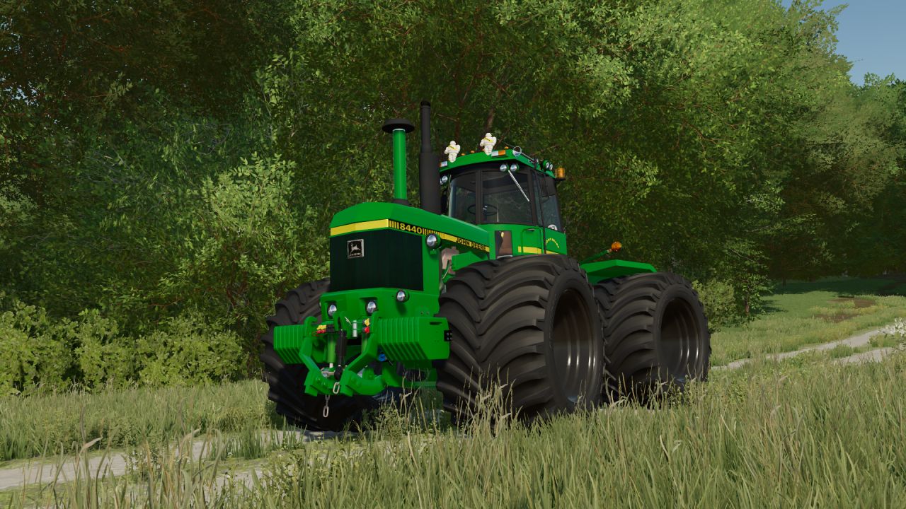 John Deere 8440