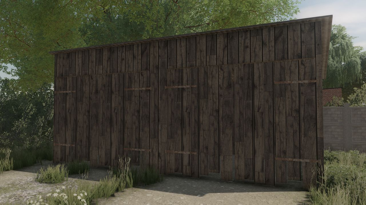 Старый деревянный гараж