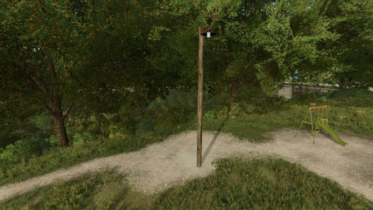 Antigo poste de luz de madeira