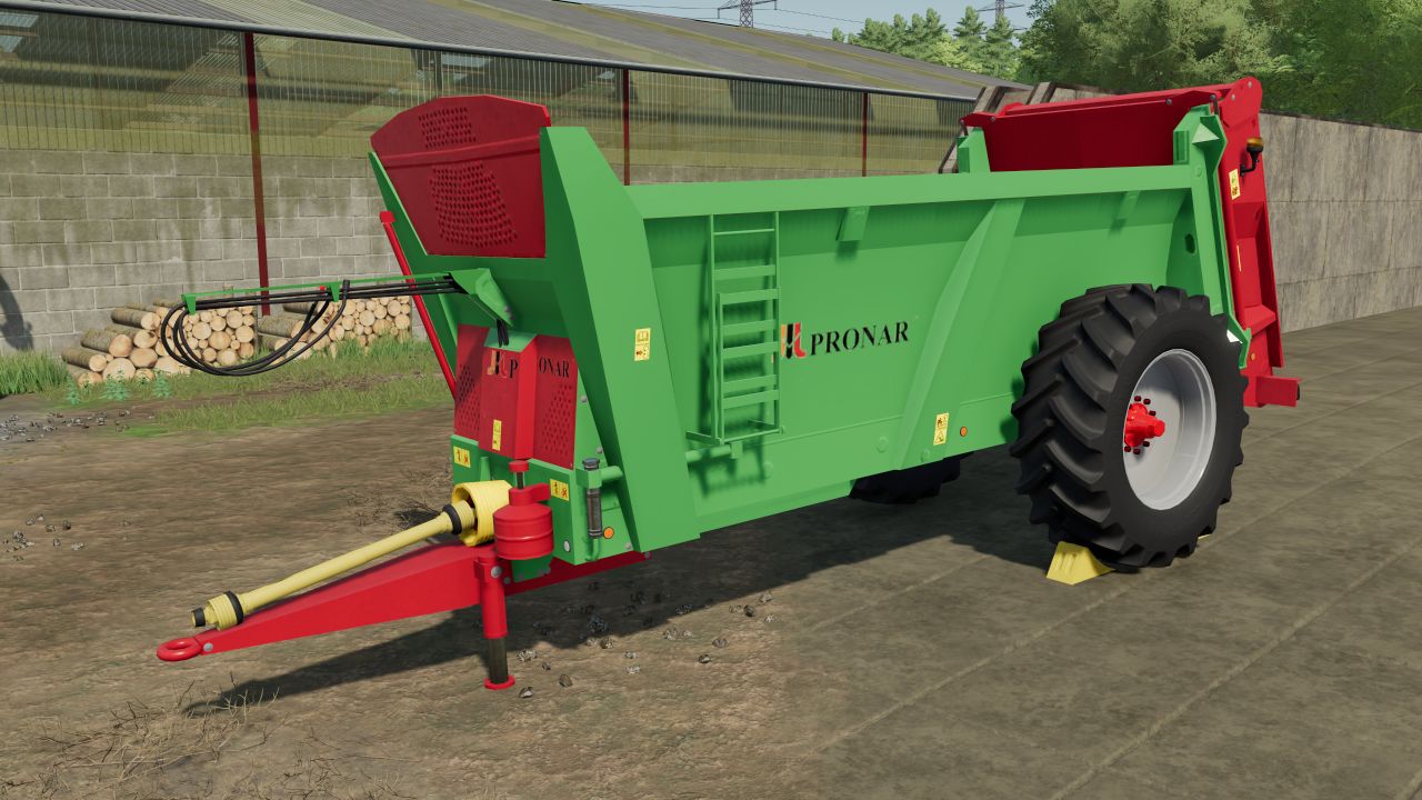 Pronar manure spreader