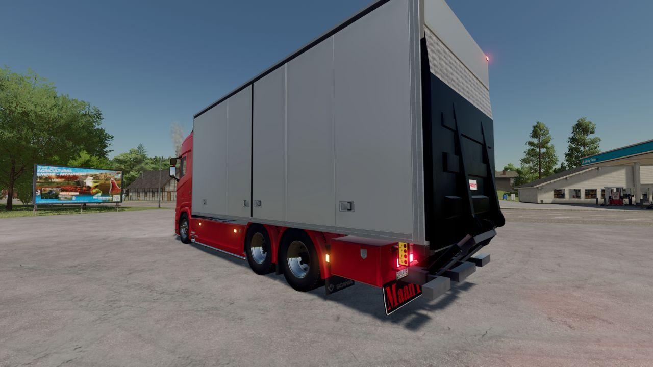 Scania with tail lift