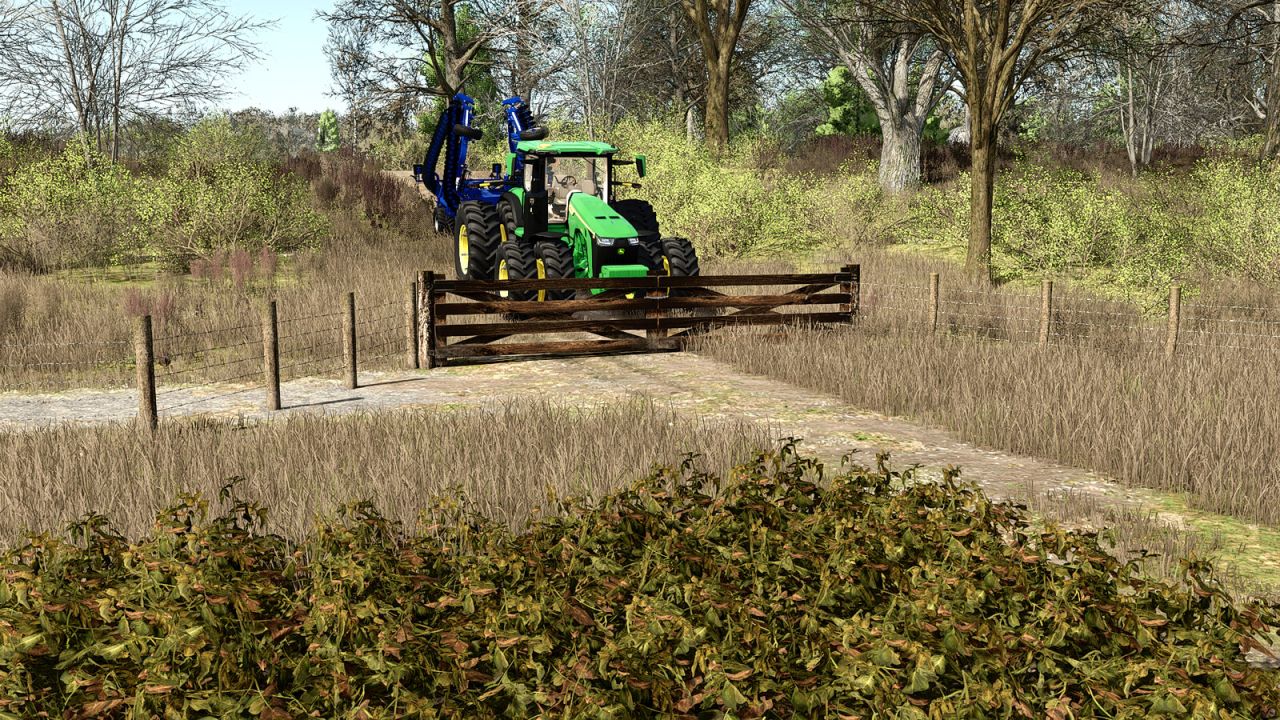 Prikkeldraadomheining en Houten Poort