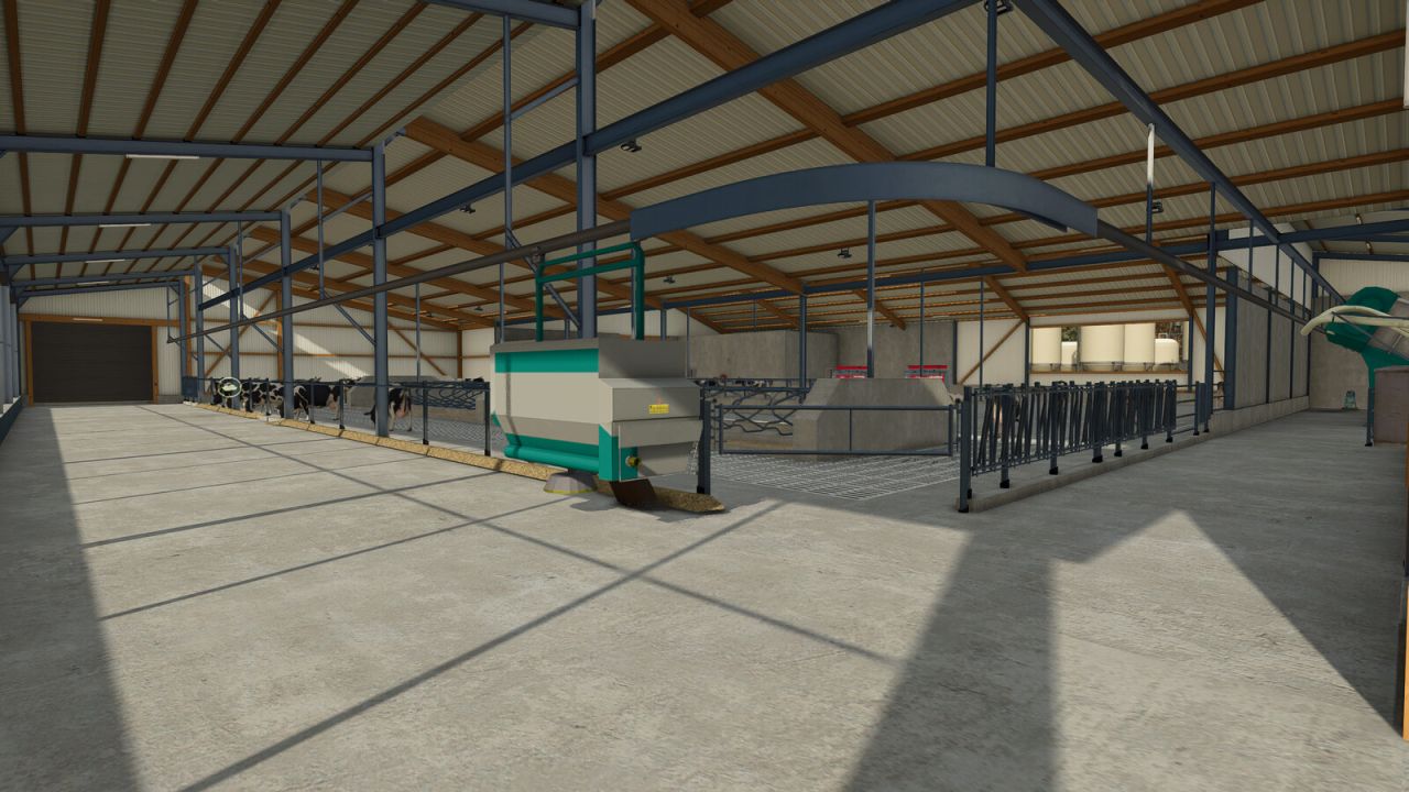 Cow Barn Big With LIZARD Mixfeeder