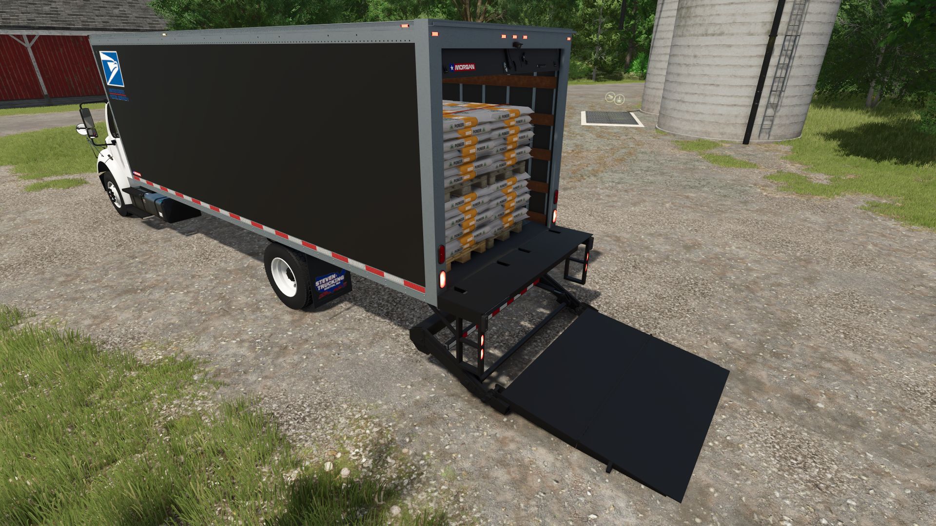 Camión de caja Freightliner M2