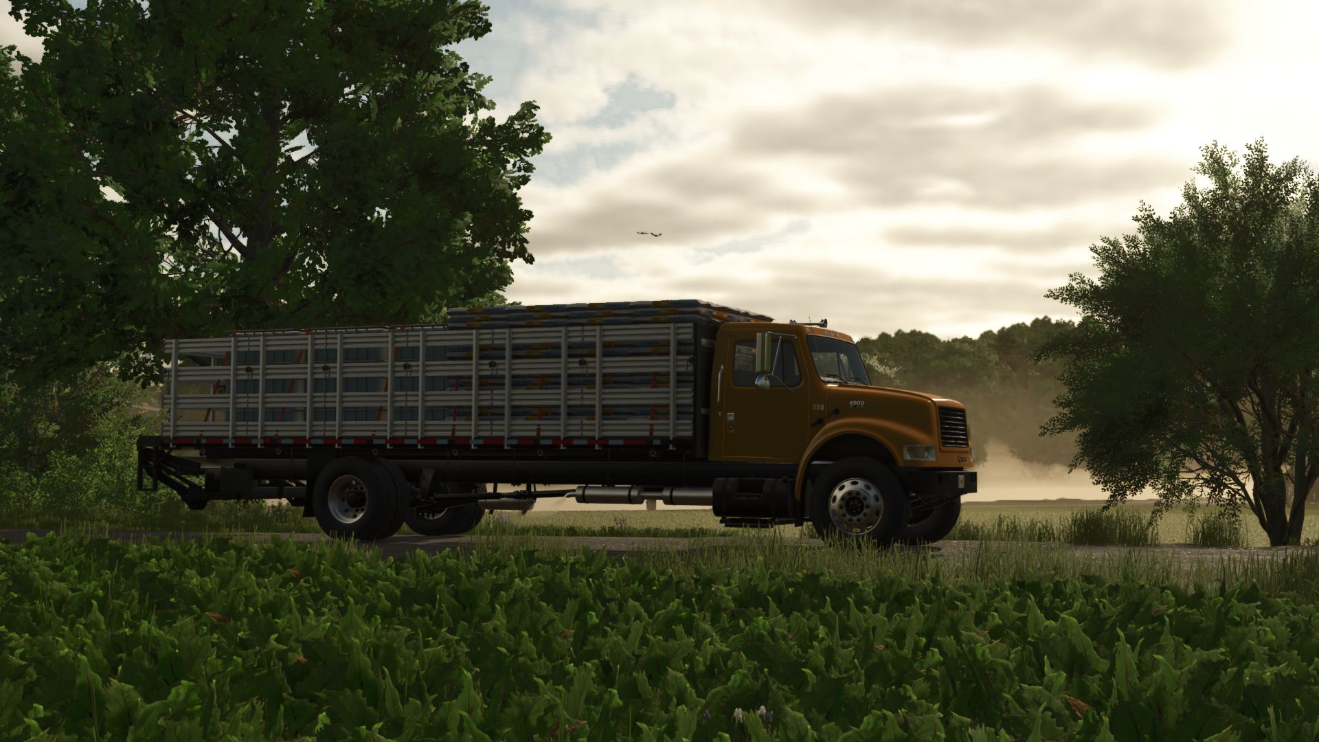 International 4900 Stakebed
