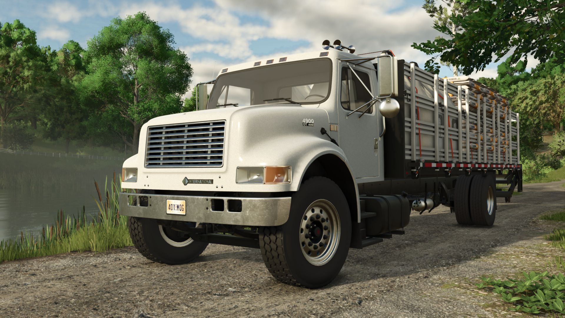 International 4900 Stakebed