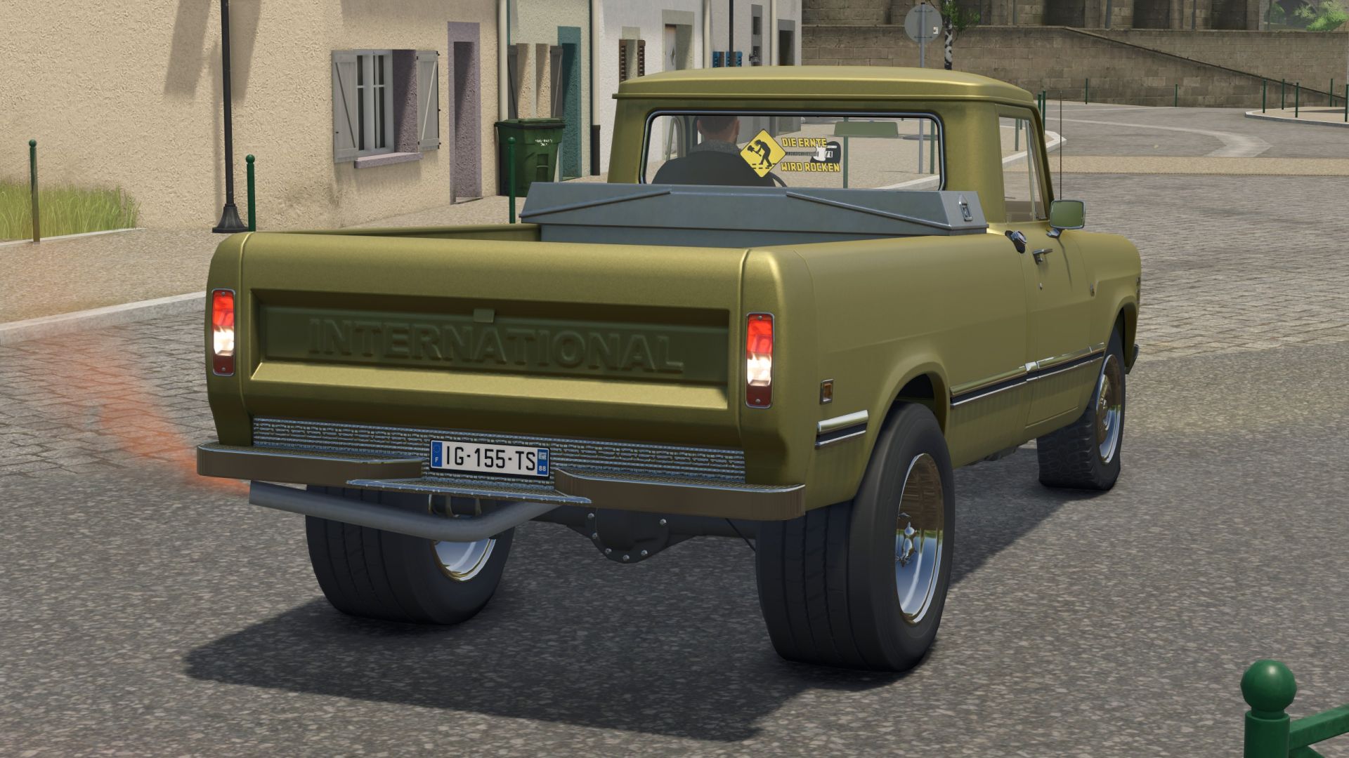 International Poser-Pickup