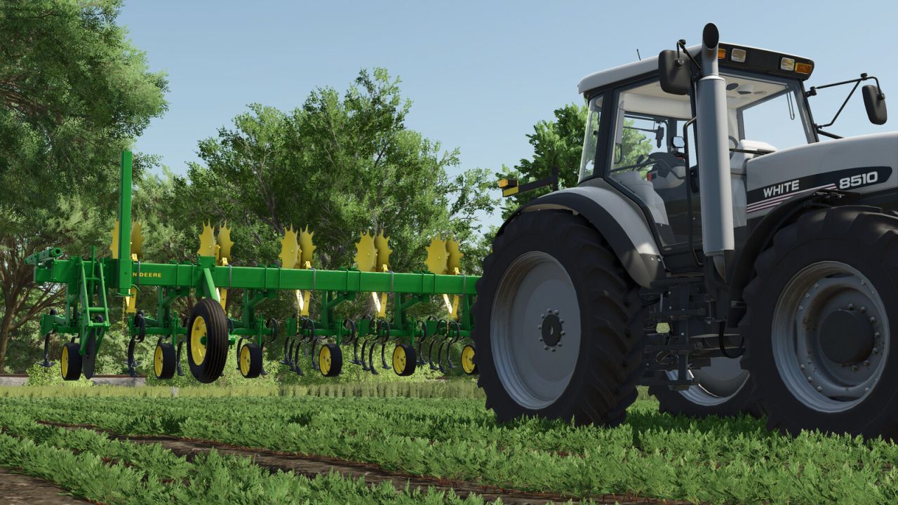 John Deere 825 Row-Crop Cultivator