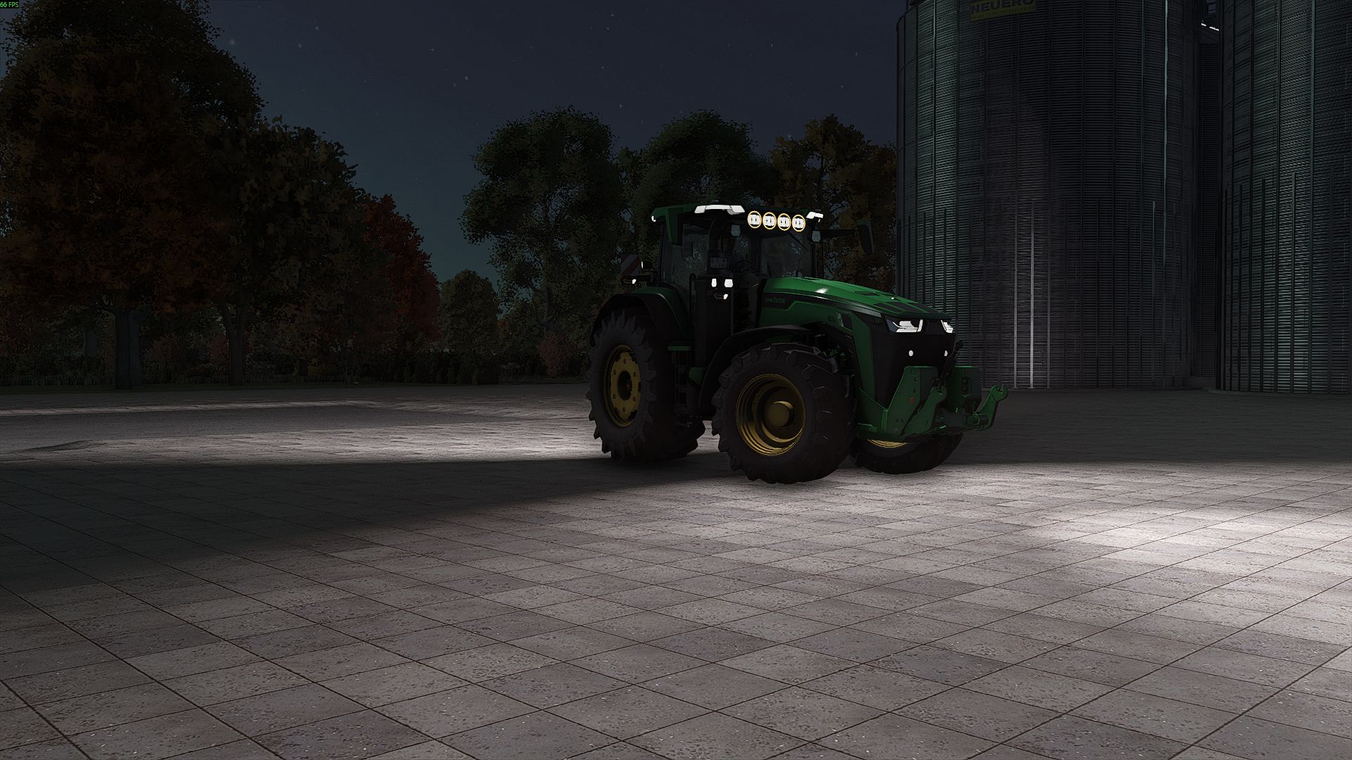 John Deere 8R Wolf