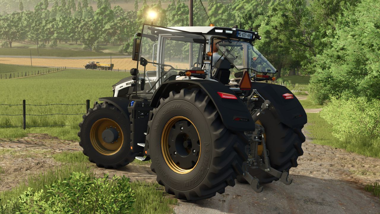 Massey Ferguson 9S patriottisch
