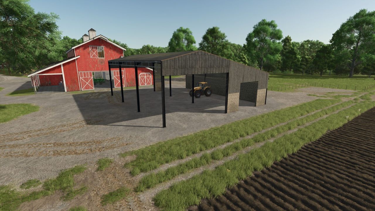 Старый поврежденный сарай