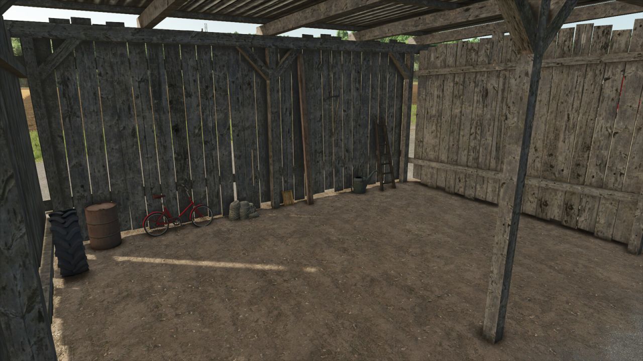 Petit vieux hangar en bois